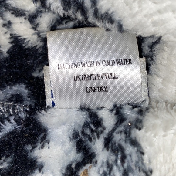 Casual Canine Fleece Dog Hoodie Winter Sweater Snowflake Adjustable Closure - Picture 7 of 10